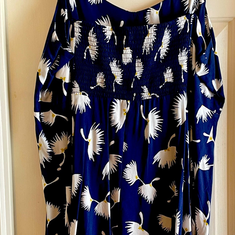 Blue white flowers xxl great condition smoke free home